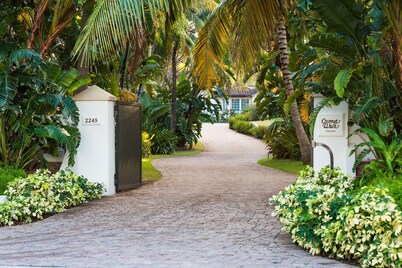 Coconut Walk: Luxe Seven Mile Beach Estate w/Private Barefoot Beachfront, Pool,