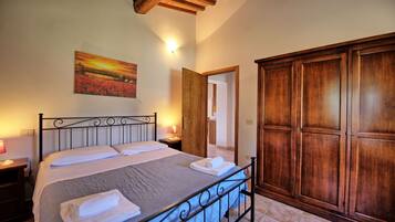 4 makuuhuonetta, vauvan matkasänky, ilmainen Wi-Fi