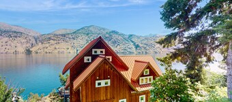 Nydelig hjem p�� innsjøen w / private badestamp og blendende utsikt Lake Chelan! 