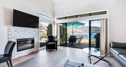 Pohjakerroksen, järven rannalla sijaitseva huoneisto - uima-altaita, kylpytynnyrit, laituri, näkymät järvelle ja paljon muuta!