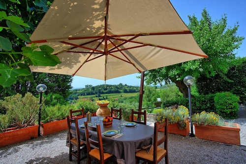 Villa Uccellaia - Country Villa Rental with swimming pool in Umbria