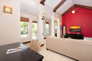 TV - Pomegranate Cottage: Boutique Micro-Resort 10 mins from 7 Mile Beach w/Communal Pool and Jazuzzi (West Bay)