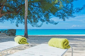 På stranden