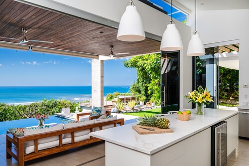 Ocean Views · Infinity Pool · 3 min to the Beach & Exclusive Beach Club Access