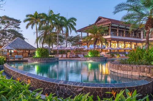 Resort Experience | Private Chef + Daily Service, 7 Days a Week | Near Beach, Sleeps Large Groups