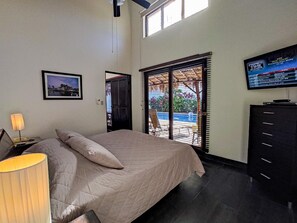 4 habitaciones, tabla de planchar con plancha, wifi y ropa de cama 