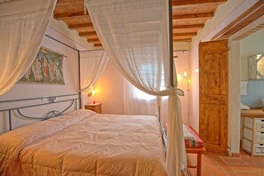 3 bedrooms, iron/ironing board, travel cot, free WiFi