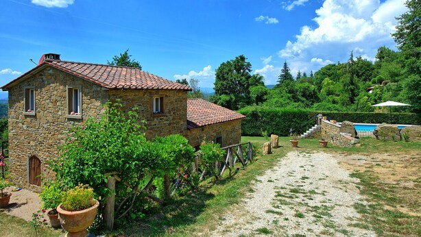 A stone house with a tiled roof, a gravel path, and a pool area. - Villa Margherita Uno - Holiday Villa Rental with swimming pool in Cortona, Tuscany (Cortona)