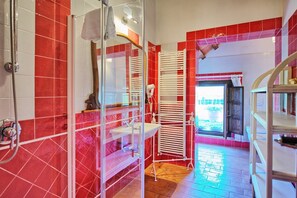 Dusche, Haartrockner, Bidet