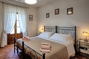 3 camere, culla da viaggio, Wi-Fi gratuito