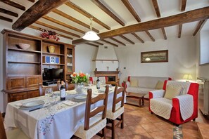 Dining - Villa Portole Uno - Holiday Villa Rental in Cortona (Tornia)