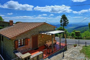 Outdoor dining - Villa Portole Uno - Holiday Villa Rental in Cortona (Tornia)