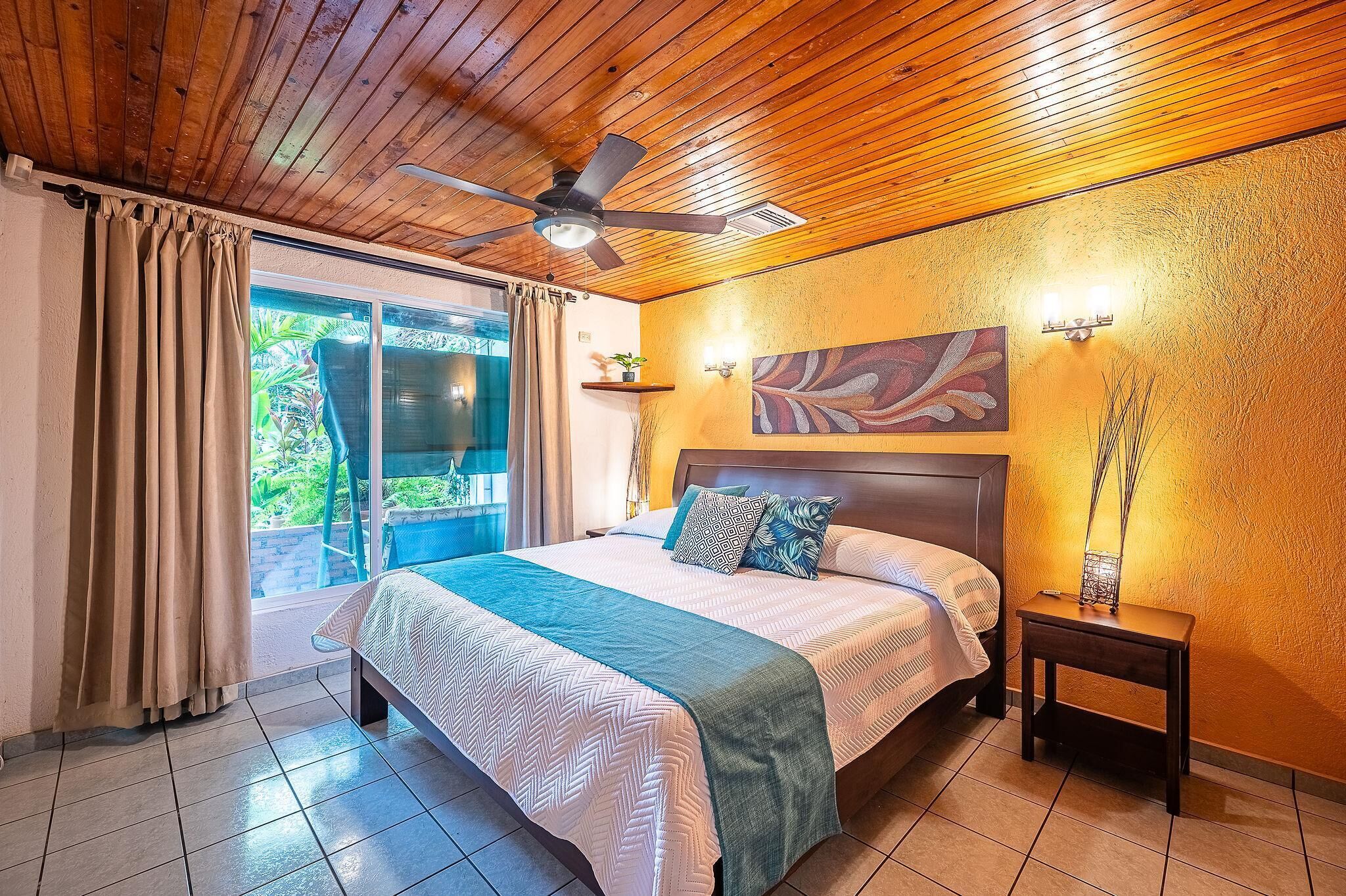 4 habitaciones, tabla de planchar con plancha, wifi y ropa de cama 