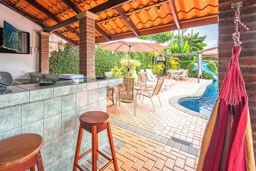 Villa Jaco Sol 4 bdr resort & pool near the beach