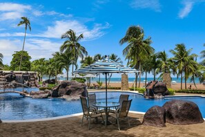 Pool - Upscale Beachfront Condo with WiFi, Spacious Balcony & Pool (Jaco)