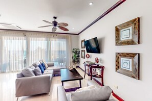 TV, DVD player - Upscale Beachfront Condo with WiFi, Spacious Balcony & Pool (Jaco)