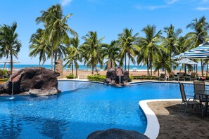 Pool - Upscale Beachfront Condo with WiFi, Spacious Balcony & Pool (Jaco)