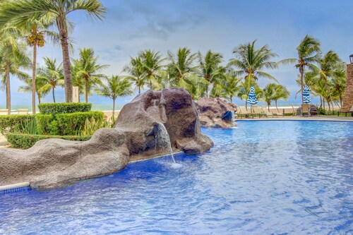 Luxurious Seaside Condo on the Beach with Pool - Views from Private Patio