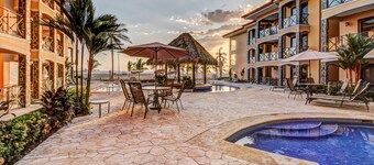 Wonderful Beachfront Condo w/ Modern Kitchen, Upscale Interior, Pool