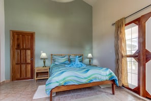 2 bedrooms, iron/ironing board, internet, bed sheets - Stunning Ocean Views, Pool, Partial AC, Strong WiFi, & Oceanfront Location (San Pedro)