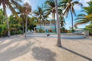 Property grounds - Stunning Ocean Views, Pool, Partial AC, Strong WiFi, & Oceanfront Location (San Pedro)