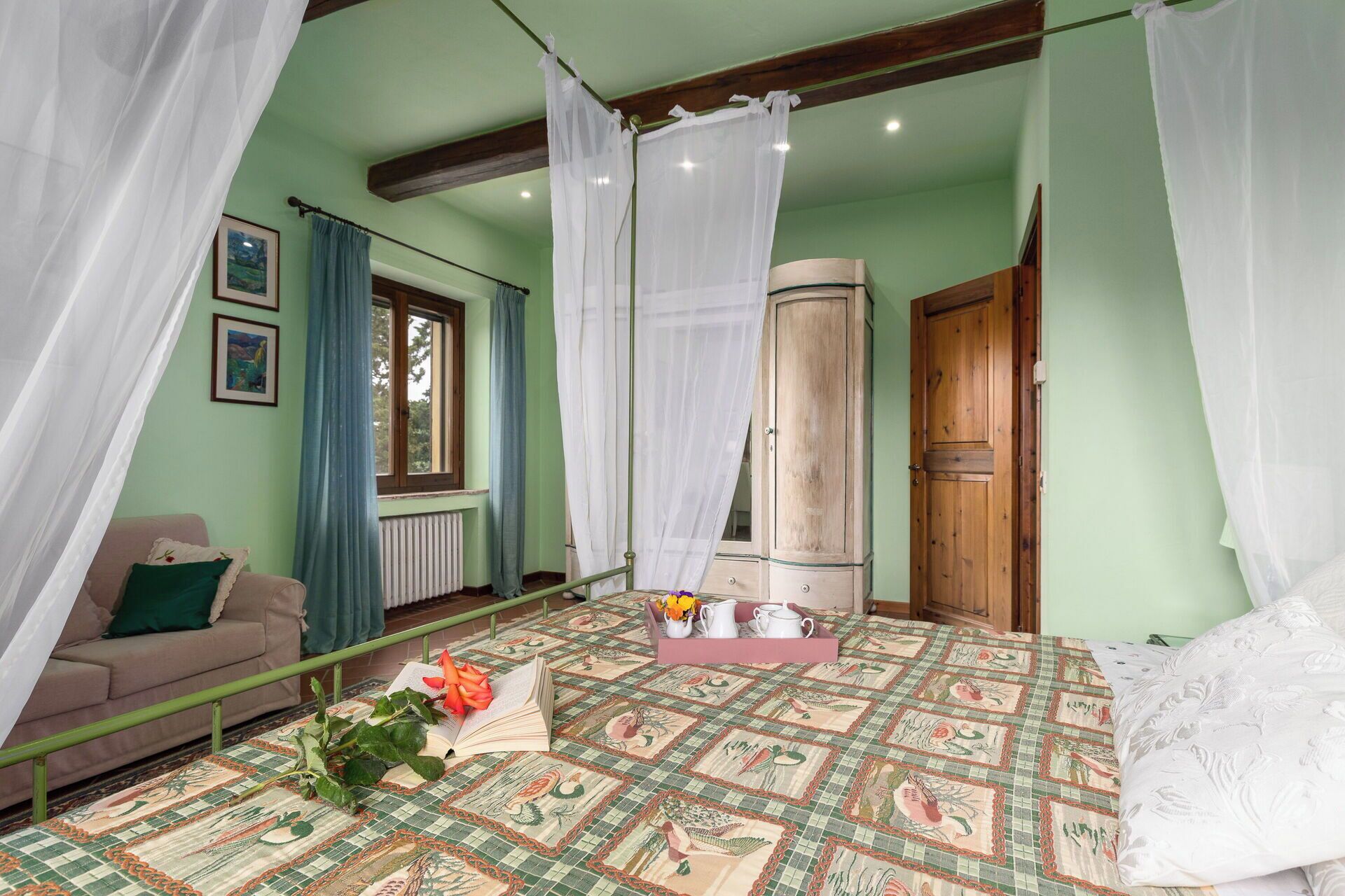 3 bedrooms, travel cot, free WiFi