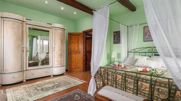 3 bedrooms, travel crib, free WiFi