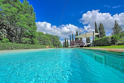 Villa Sabrina - Luxury Villa Rental with private swimming pool in San Gimignano, Tuscany