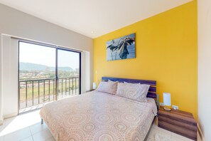 2 bedrooms, iron/ironing board, internet, bed sheets - Upscale, Modern Condo with Ocean Views, Shared Pool, and WiFI (Jaco)