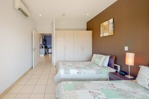 2 habitaciones, tabla de planchar con plancha, internet y ropa de cama 