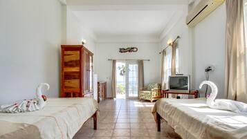 5 slaapkamers, een strijkplank/strijkijzer, internet, beddengoed