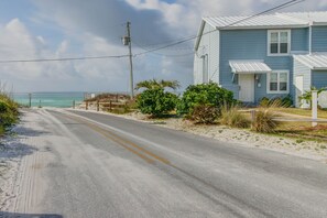 Exterior - Completely Remodeled Beachside Studio with Pool - Snowbirds Welcome (Inlet Beach)