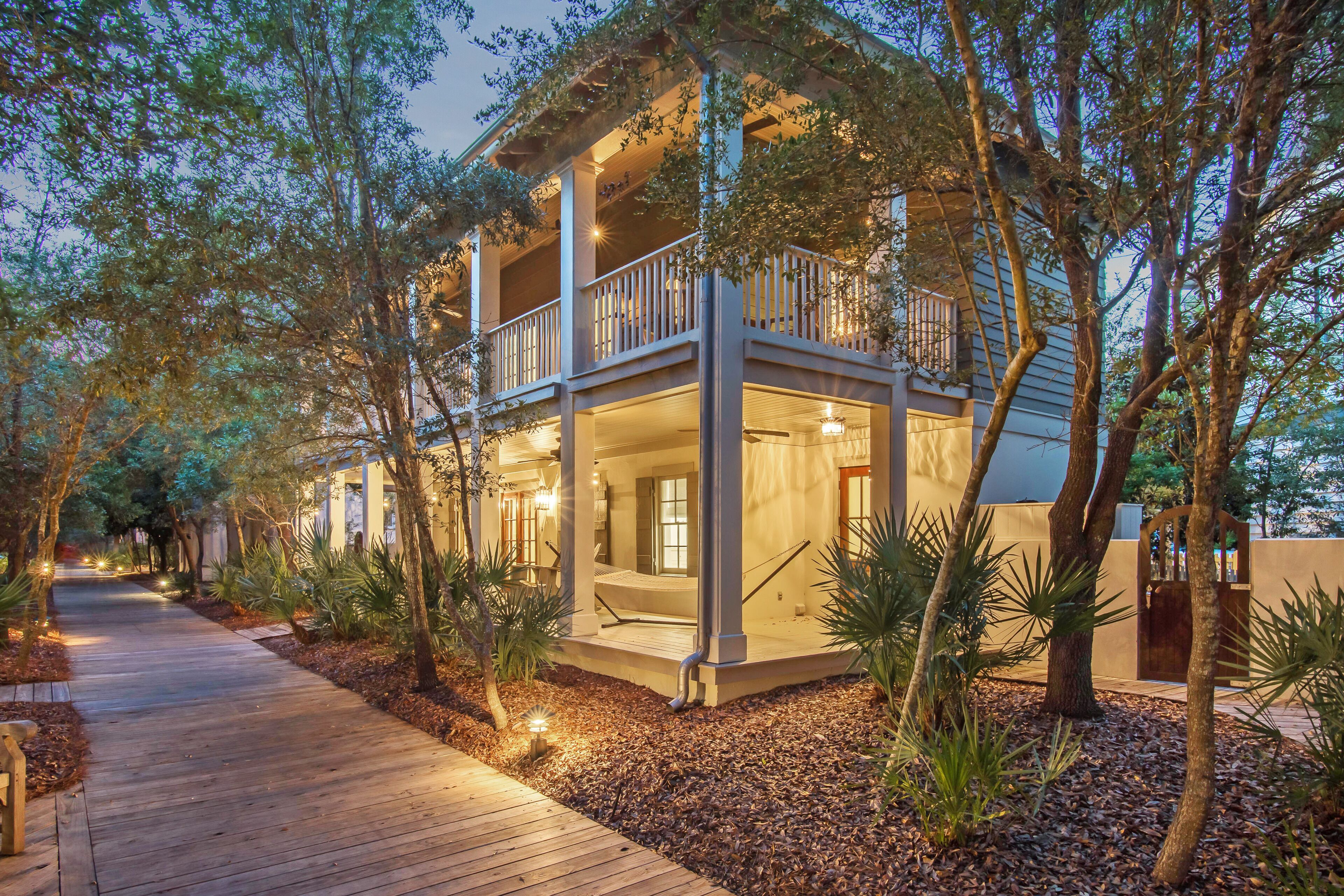Hammock Cottage - Steps to the Rosemary Beach Town Center!!