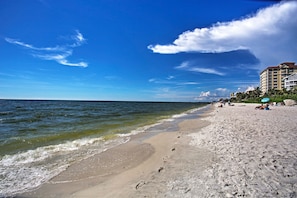 Beach nearby - Superb Naples Home w/ Den & Private Saltwater Pool (Naples)