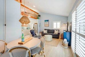 TV, books, video library - Tropical Cottage < 2 Mi to Hobe Sound Beach! (Hobe Sound)