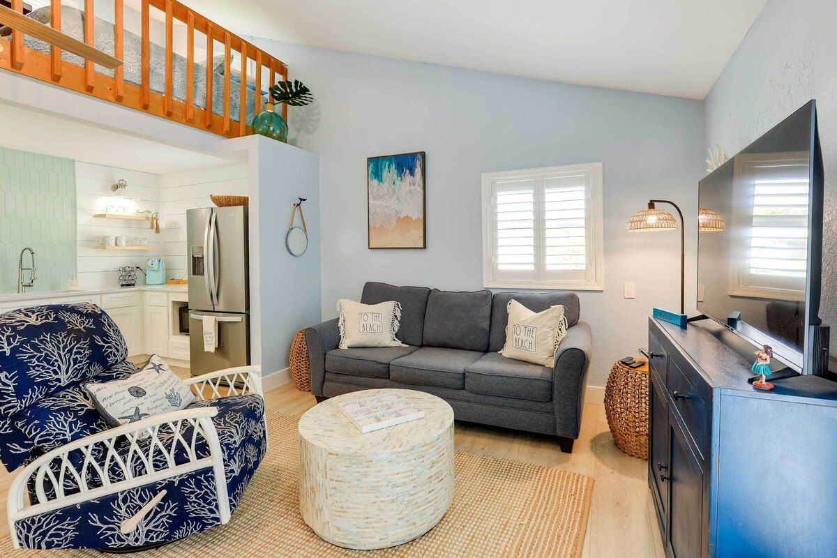 Televisión, reproductor de DVD, libros y videoteca 