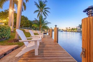 Property grounds - Tropical Waterfront Home: Pool & Boat Rental (Pompano Beach)
