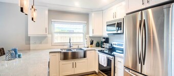 Naples Home w/ Lanai & Pool Near Vanderbilt Beach!