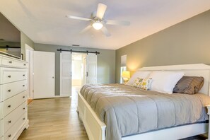 3 bedrooms, iron/ironing board, internet, bed sheets