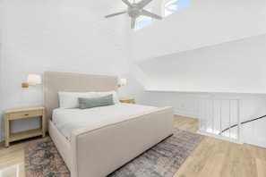 2 bedrooms, desk, WiFi, bed sheets