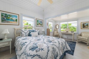 3 Schlafzimmer, Schreibtisch, Bügeleisen/Bügelbrett, Reisekinderbett