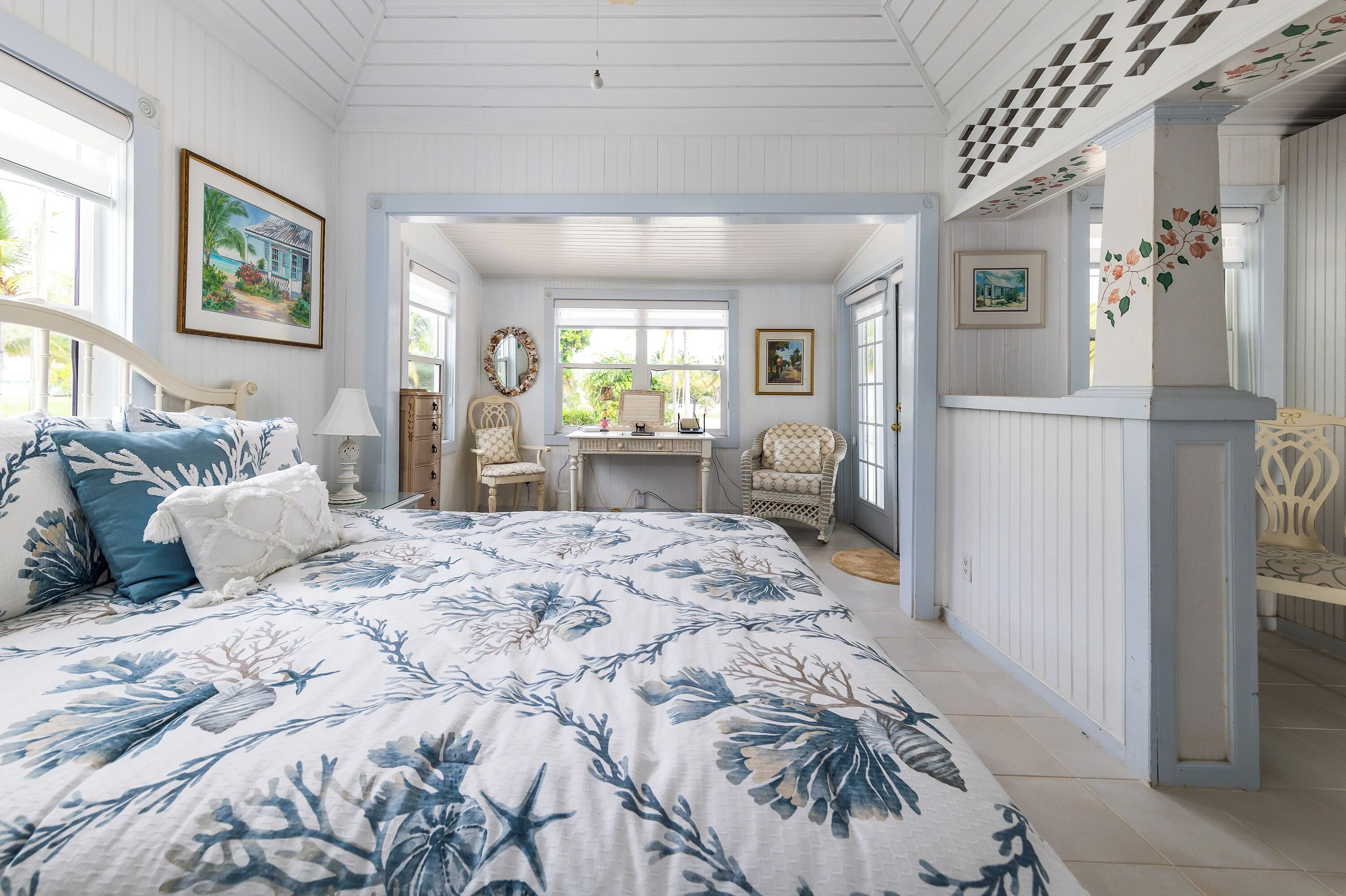 3 bedrooms, desk, iron/ironing board, travel crib