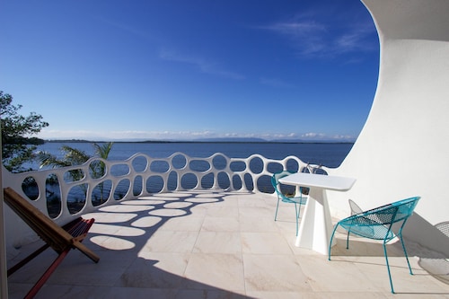 Waterfront organic architecture villa with pool & AC - near lagoon