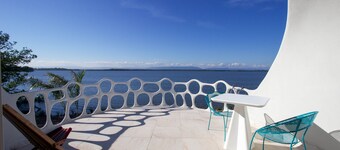 Waterfront organic architecture villa with pool & AC - near lagoon