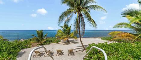 Am Strand, Liegestühle, Strandtücher