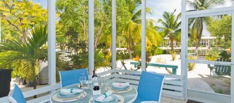 Rum Sands-A Charming Luxury Cottage Steps fra Rum Point