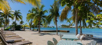 Villa Bellagio-Beautiful Beachfront Beach Home in Cayman Kai with large pool