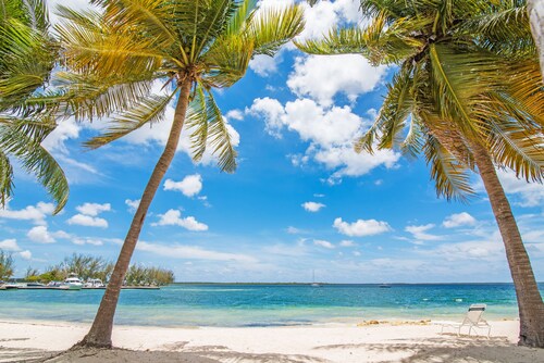 Kaibo Yacht Club 9C-Perfect for a beachfront family stay-call Cayman Villas!