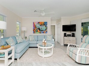 Smart TV - Kirk Kove - Beachfront House on the Bioluminescent Bay - by Cayman Villas! (Cayman Kai)