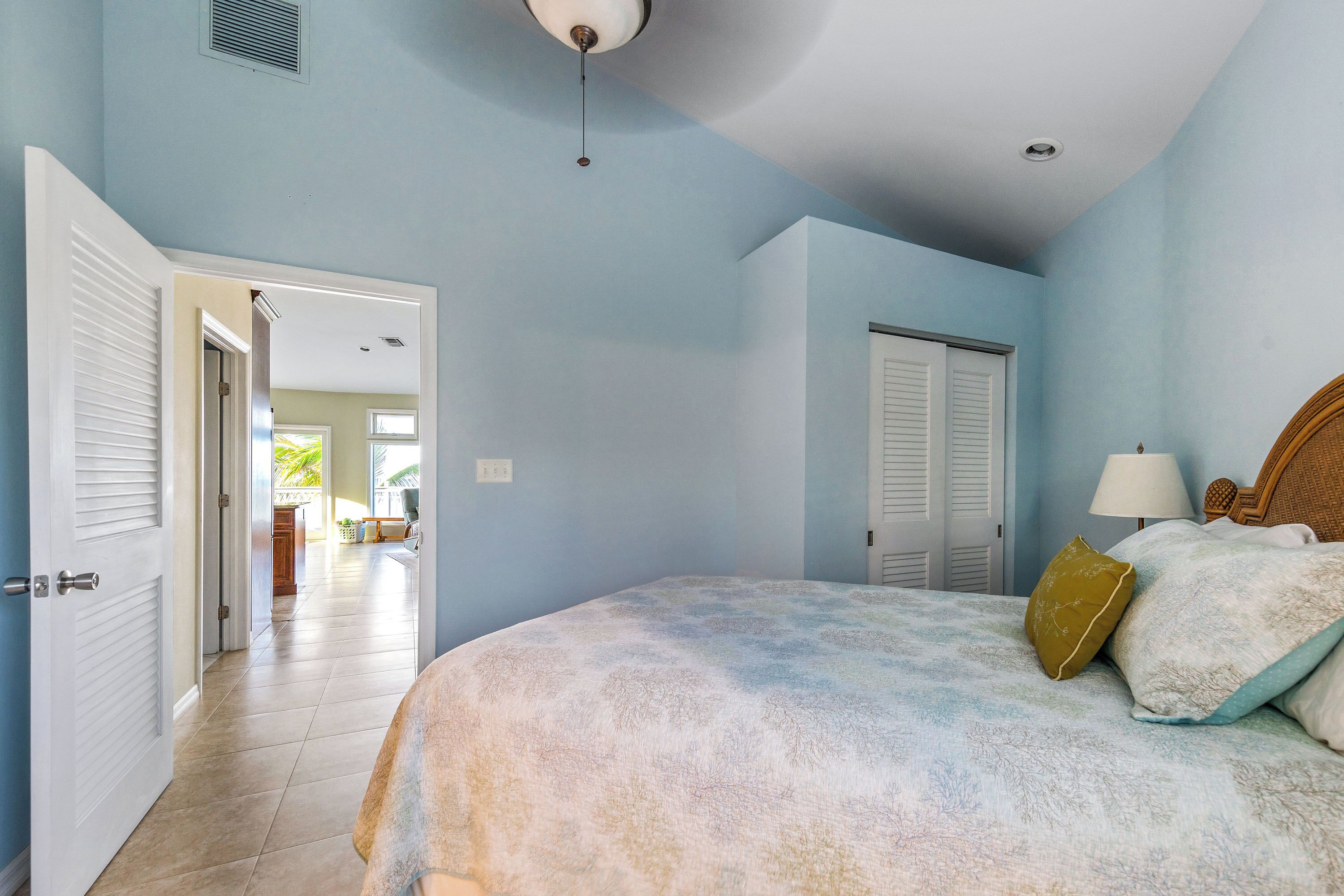 3 makuuhuonetta, silitysrauta/-lauta, ilmainen Wi-Fi, vuodevaatteet